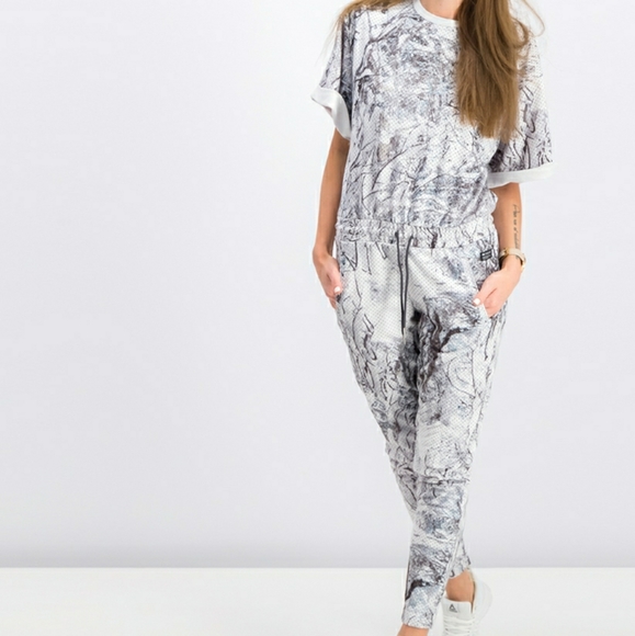 Addidas suit - Picture 7 of 7